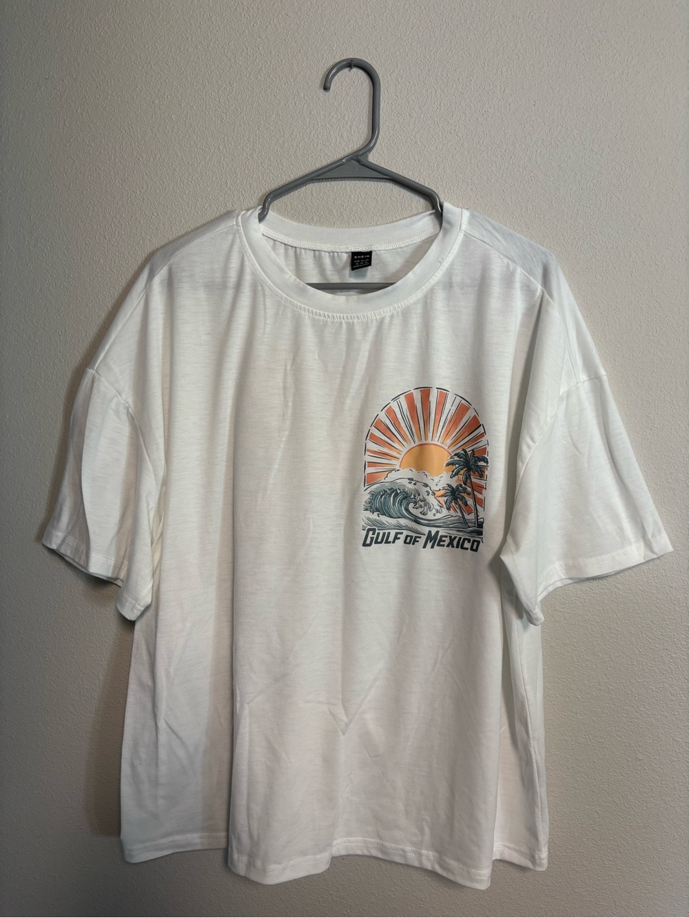 SHEIN White Short-Sleeve Tee with Sunset Surf Graphic